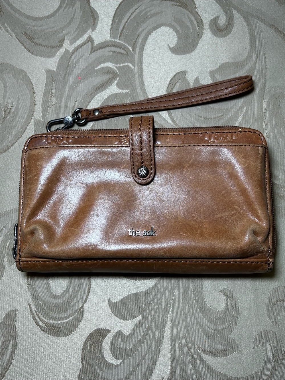 The Sak Smartphone Wristlet Wallet Iris Tobacco Brown Flower Embossed